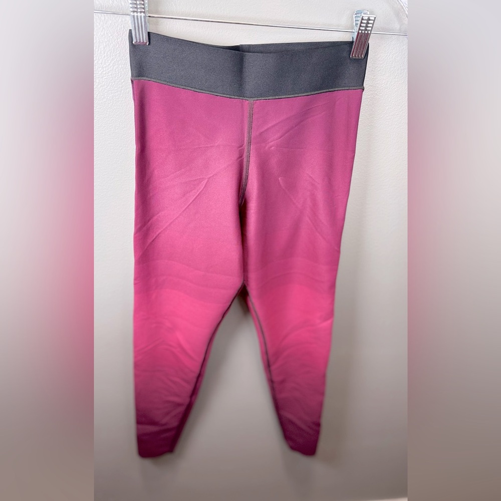 Ultracor Women's‎ Gradient Pink/Purple Striped Leggings Size Small